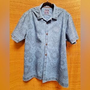 Tommy Bahamas Men's Denim-Blue Floral Short Sleeve Shirt. Used